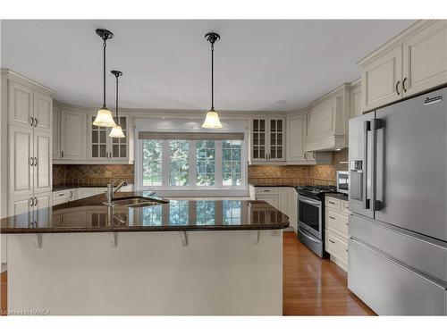 432 Southwood Drive, Kingston, ON - Indoor Photo Showing Kitchen With Upgraded Kitchen