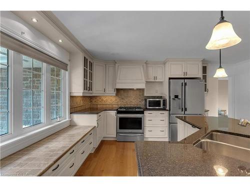 432 Southwood Drive, Kingston, ON - Indoor Photo Showing Kitchen With Double Sink With Upgraded Kitchen