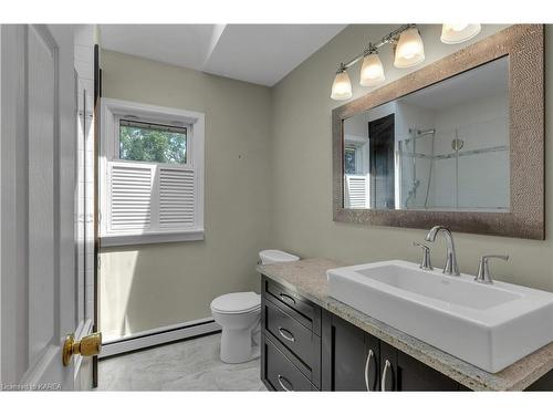 432 Southwood Drive, Kingston, ON - Indoor Photo Showing Bathroom