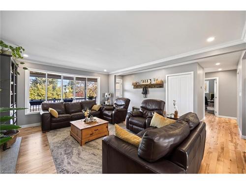 3167 Princess Street, Kingston, ON - Indoor Photo Showing Living Room