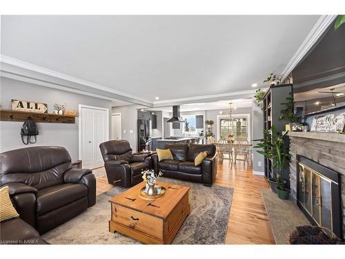 3167 Princess Street, Kingston, ON - Indoor Photo Showing Living Room With Fireplace