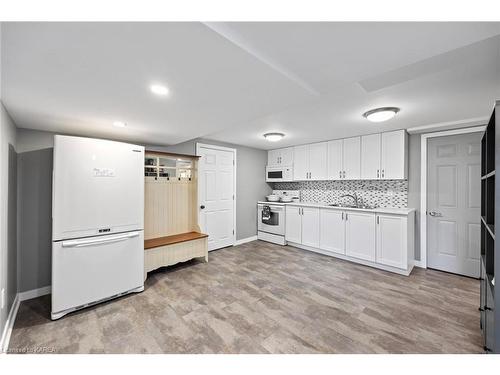 3167 Princess Street, Kingston, ON - Indoor Photo Showing Kitchen