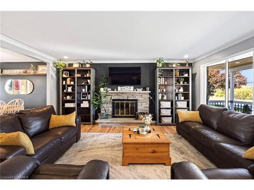 3167 Princess Street, Kingston, ON - Indoor Photo Showing Living Room With Fireplace