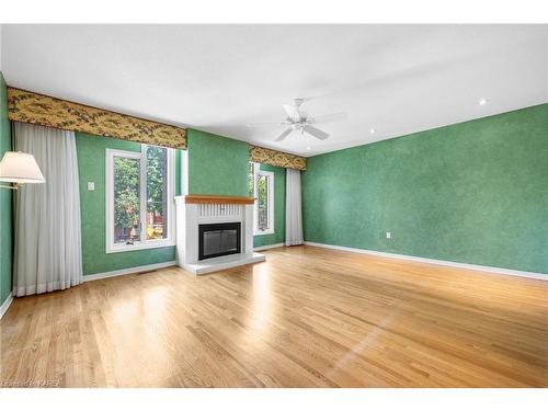 5-111 Echo Drive, Ottawa, ON - Indoor Photo Showing Living Room With Fireplace