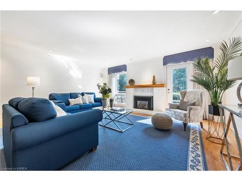 5-111 Echo Drive, Ottawa, ON - Indoor Photo Showing Living Room With Fireplace