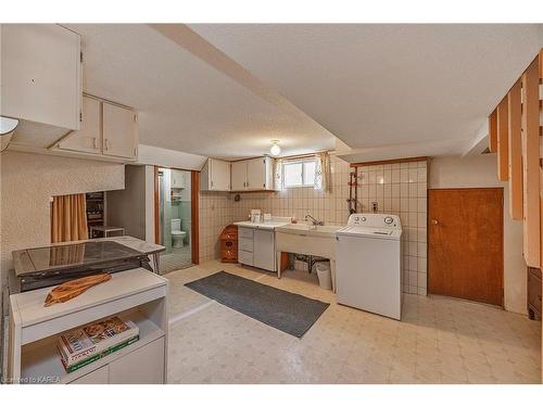 26 Michael Grass Crescent, Kingston, ON - Indoor Photo Showing Laundry Room