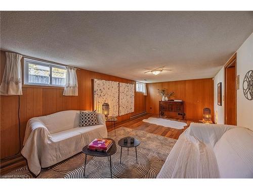 26 Michael Grass Crescent, Kingston, ON - Indoor Photo Showing Living Room