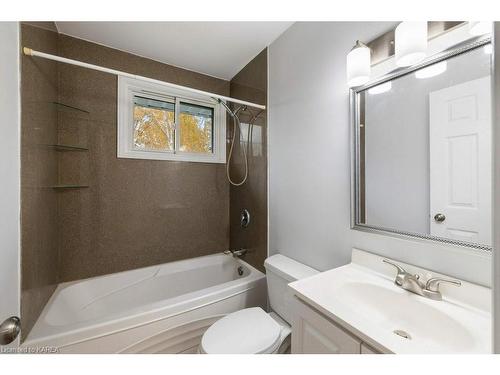 7331 County Road 2, Napanee, ON - Indoor Photo Showing Bathroom