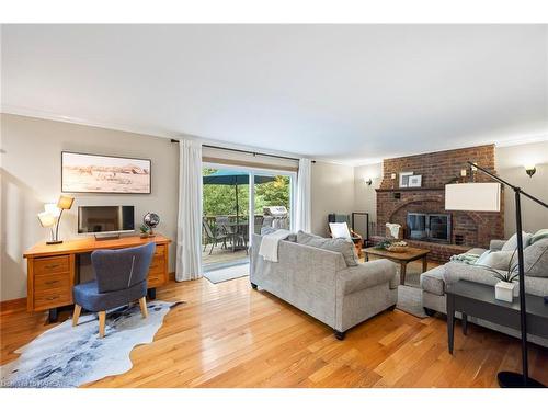 891 Safari Drive, Kingston, ON - Indoor Photo Showing Living Room