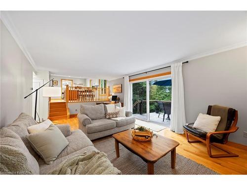 891 Safari Drive, Kingston, ON - Indoor Photo Showing Living Room