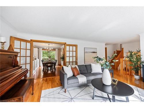 891 Safari Drive, Kingston, ON - Indoor Photo Showing Living Room