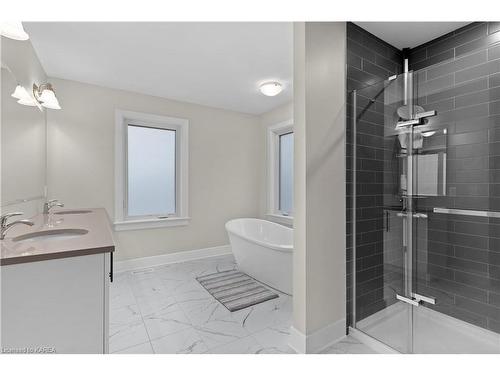 1601 Willow Court, Kingston, ON - Indoor Photo Showing Bathroom