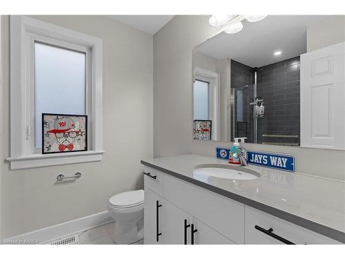 1601 Willow Court, Kingston, ON - Indoor Photo Showing Bathroom