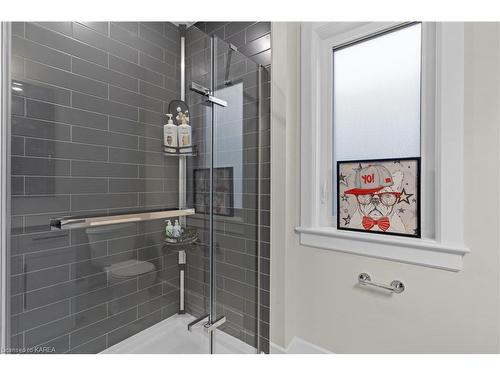 1601 Willow Court, Kingston, ON - Indoor Photo Showing Bathroom