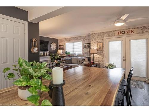 1101-237 Oak Street, Gananoque, ON - Indoor Photo Showing Dining Room