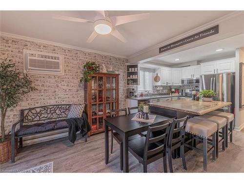 1101-237 Oak Street, Gananoque, ON - Indoor Photo Showing Dining Room