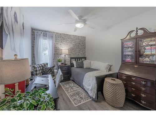 1101-237 Oak Street, Gananoque, ON - Indoor Photo Showing Bedroom