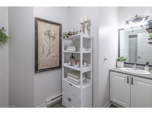 1101-237 Oak Street, Gananoque, ON - Indoor Photo Showing Bathroom