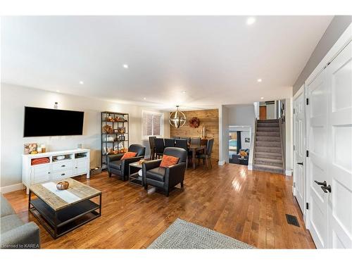 847 Purcell Crescent, Kingston, ON - Indoor Photo Showing Living Room