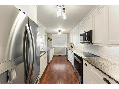 847 Purcell Crescent, Kingston, ON - Indoor Photo Showing Kitchen With Upgraded Kitchen