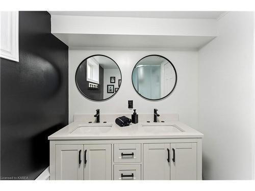 847 Purcell Crescent, Kingston, ON - Indoor Photo Showing Bathroom