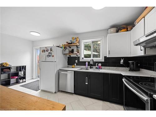 223 Guthrie Drive, Kingston, ON - Indoor Photo Showing Kitchen