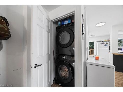 223 Guthrie Drive, Kingston, ON - Indoor Photo Showing Laundry Room