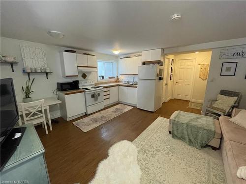 223 Guthrie Drive, Kingston, ON - Indoor Photo Showing Kitchen