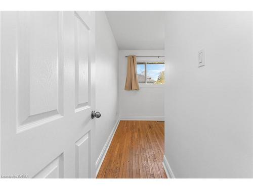 1408 Woodfield Crescent, Kingston, ON - Indoor Photo Showing Other Room