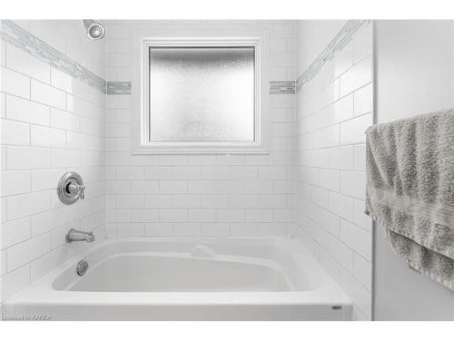 1408 Woodfield Crescent, Kingston, ON - Indoor Photo Showing Bathroom