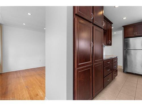 1408 Woodfield Crescent, Kingston, ON - Indoor Photo Showing Kitchen