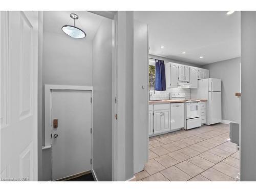 225 Regent Street, Kingston, ON - Indoor Photo Showing Kitchen