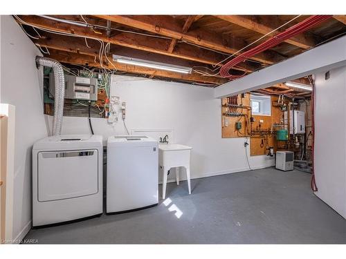 225 Regent Street, Kingston, ON - Indoor Photo Showing Laundry Room