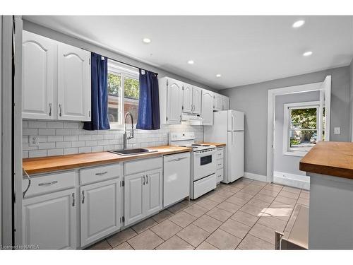 225 Regent Street, Kingston, ON - Indoor Photo Showing Kitchen