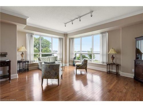 203-5 Gore Street, Kingston, ON - Indoor Photo Showing Living Room