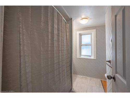 254 North Street, Gananoque, ON - Indoor Photo Showing Bathroom