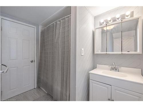 254 North Street, Gananoque, ON - Indoor Photo Showing Bathroom