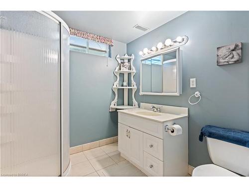 17 Scarfe Gardens, Brantford, ON - Indoor Photo Showing Bathroom