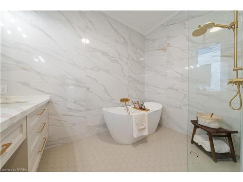 145 Parkside Drive, Brantford, ON - Indoor Photo Showing Bathroom