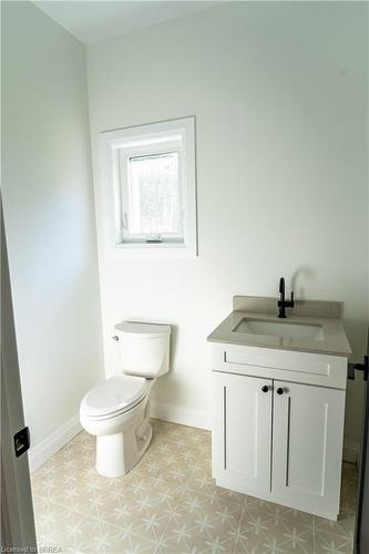 46 Angling Road, Waterford, ON - Indoor Photo Showing Bathroom