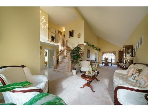 13 Chianti Crescent, Stoney Creek, ON - Indoor Photo Showing Living Room