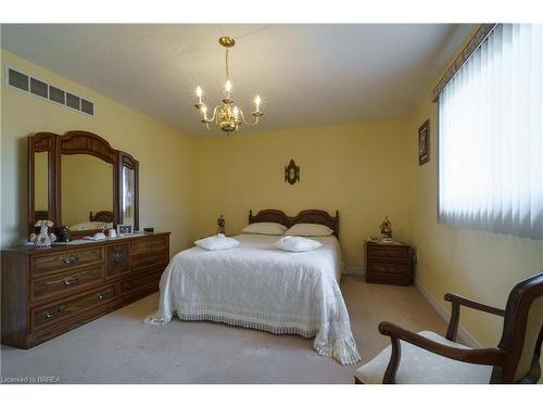 13 Chianti Crescent, Stoney Creek, ON - Indoor Photo Showing Bedroom
