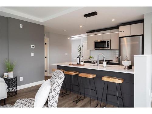 304-34 Norman Street, Brantford, ON - Indoor Photo Showing Kitchen With Upgraded Kitchen