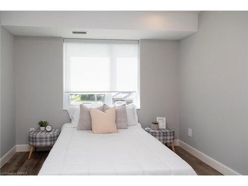 304-34 Norman Street, Brantford, ON - Indoor Photo Showing Bedroom