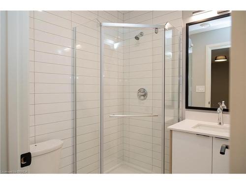 304-34 Norman Street, Brantford, ON - Indoor Photo Showing Bathroom