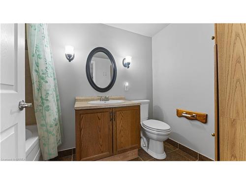 114 Erie Avenue, Brantford, ON - Indoor Photo Showing Bathroom