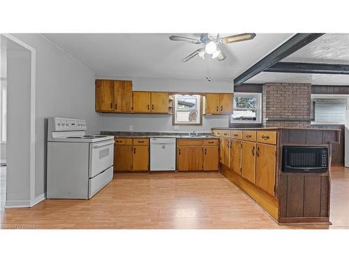 114 Erie Avenue, Brantford, ON - Indoor Photo Showing Kitchen