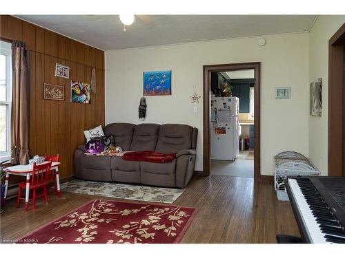 160 Conc 2 Townsend, Scotland, ON - Indoor Photo Showing Living Room