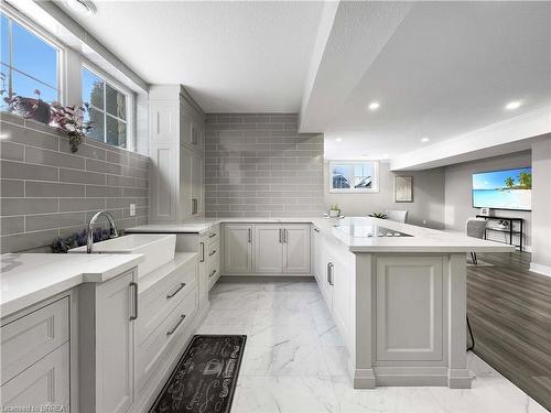 18 Harper Boulevard, Brantford, ON - Indoor Photo Showing Kitchen With Upgraded Kitchen