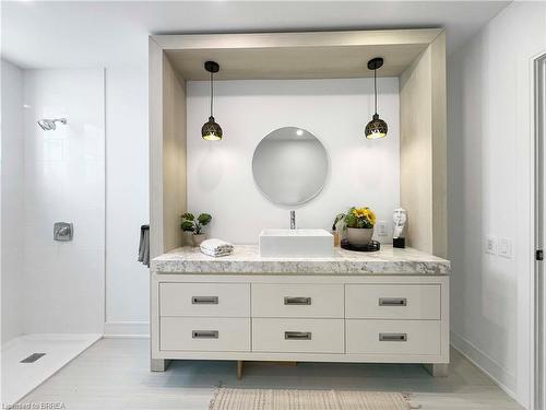 18 Harper Boulevard, Brantford, ON - Indoor Photo Showing Bathroom